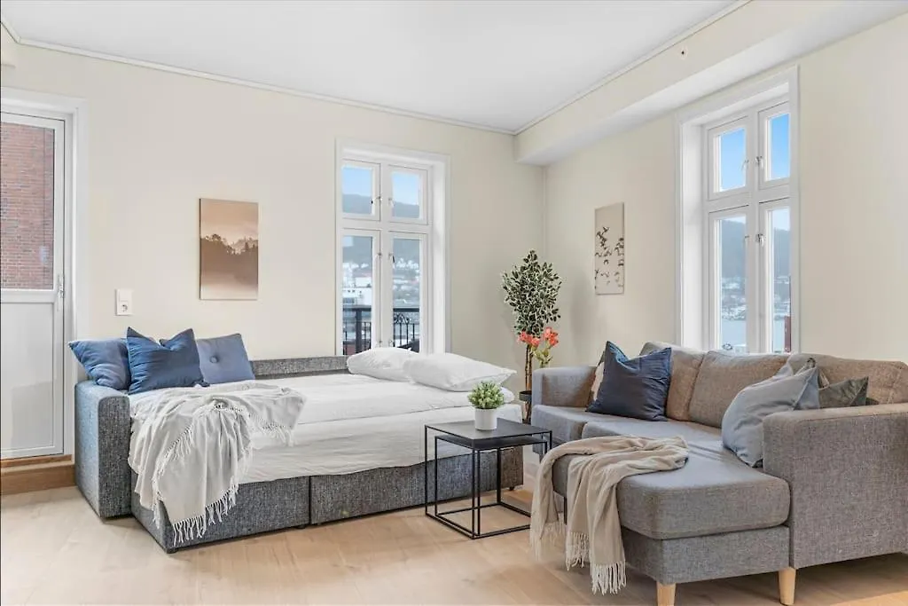 New! Huge Modern Apartment! Fit For Two Families! Bergen